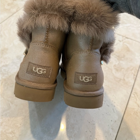 Authentic genuine rare sold-out UGG booties, gold sparkle, gold clasp, sz 8-7.5 - Picture 3 of 5